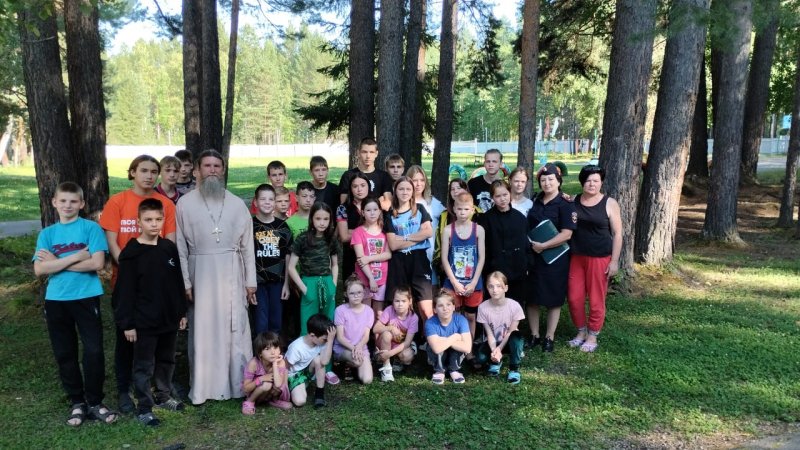 Шелеховские полицейские и общественники встретились с воспитанниками детских домов