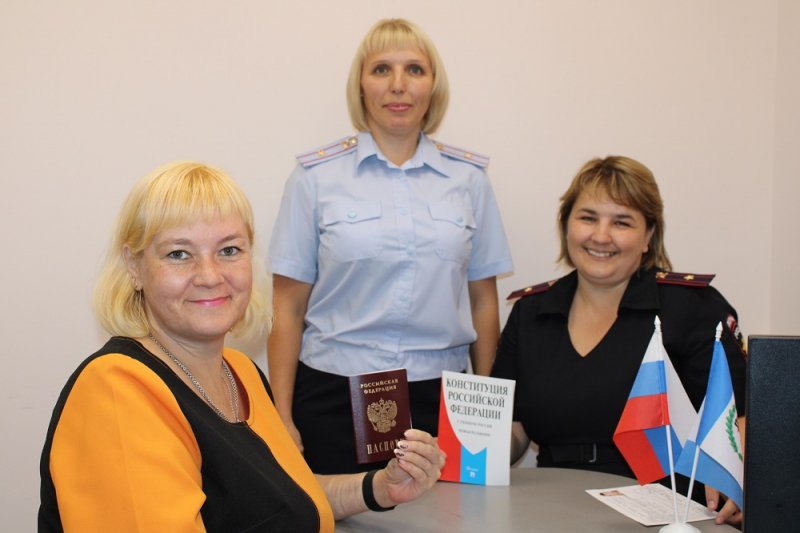 Шелеховских сотрудников ОВМ поблагодарила жительница Узбексистана